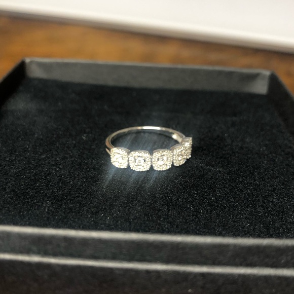 Macy’s Diamond Halo Cluster Ring in 10k White Gold (1/4ct. t.w.) - Picture 2 of 4